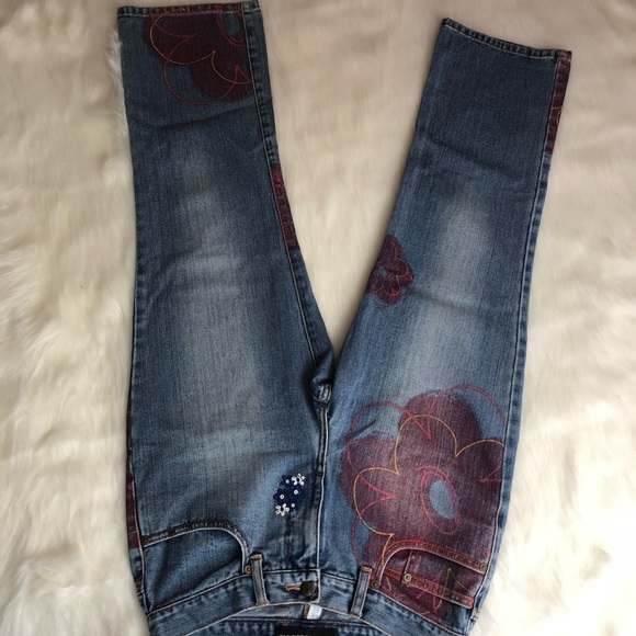 Express Flower Embroidered Jeans - Picture 2 of 3